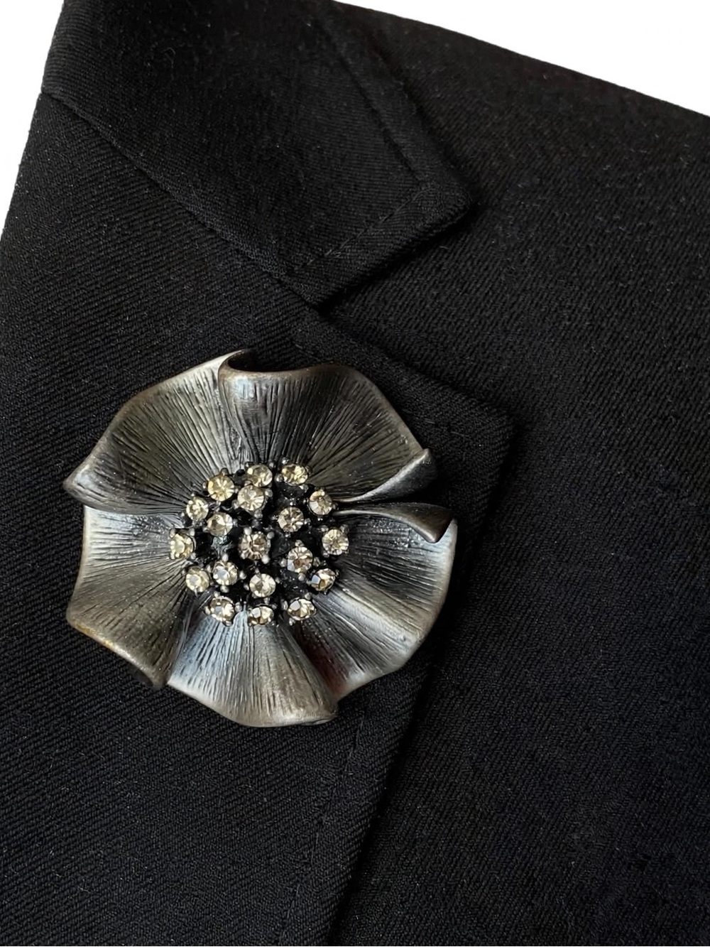 Premier Designs Silver Floral Statement Brooch / Pendant - Elegant